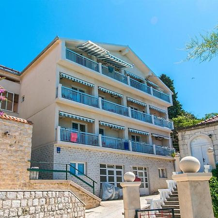 Apartments By The Sea Brist, Makarska - 15714 โปดาซา ภายนอก รูปภาพ